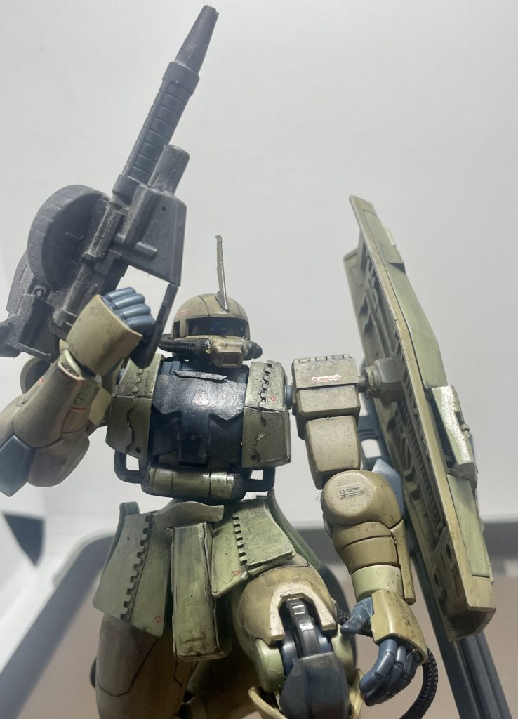 陸戦用に取り回しの良いショートサブマシンガンに改造したものを装備。