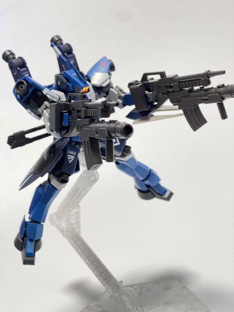 はいここイケメン画像その2ライフル下部のソードオフされたバズーカはMGフルアーマーユニコーンのパーツです。1/144ので良かったんですけど捨て値で入手できる機会があったので使いました。どうせ鉄血作品外から持ってくるんだしいっか。みたいなとこはあります