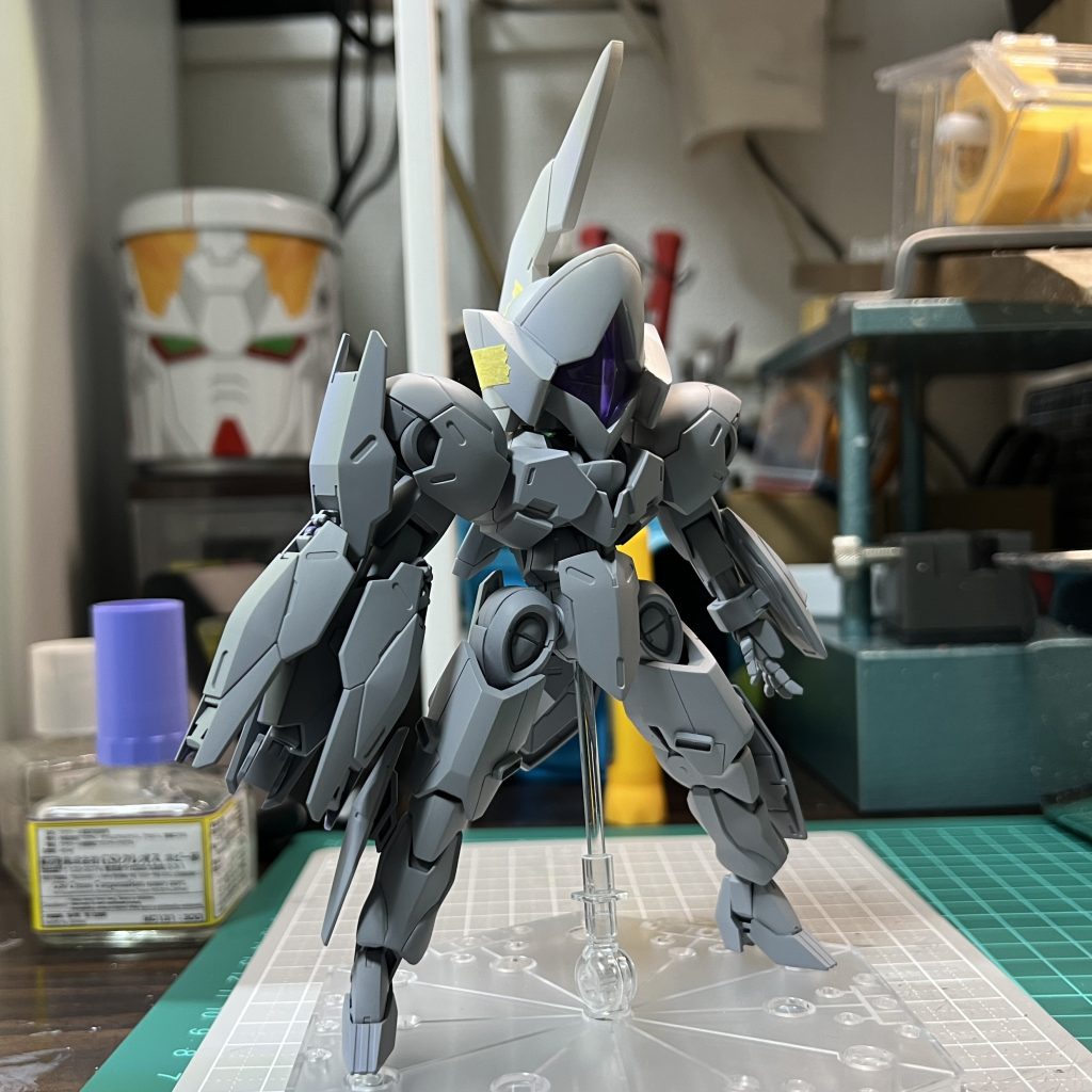 サフ状態ですバイザーはクリアパープルを吹いています