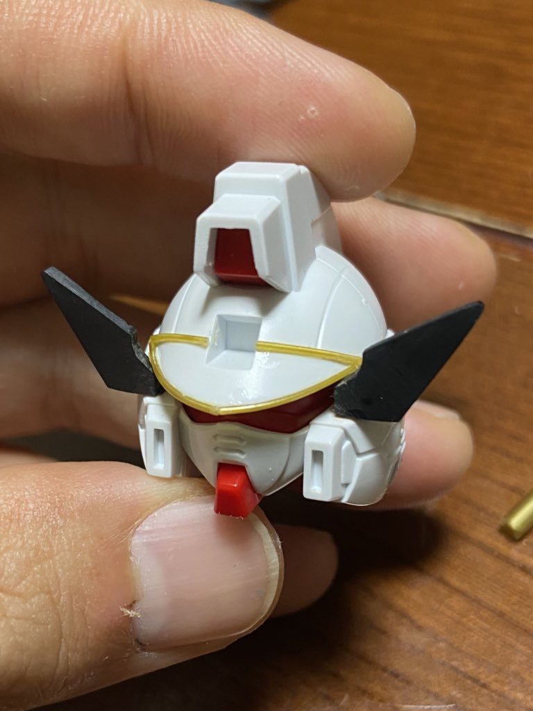 お顔に伸ばしランナーで少し飾り付けしたり…