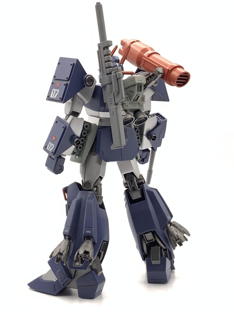 リニアカノンはヘビーガンのビームライフルを使用。グリップ部を切り飛ばして、アームで接続。