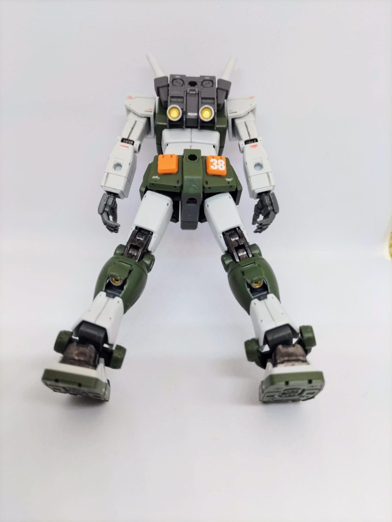 バックパックとふくらはぎのバーニアはガンマカのゴールドとシルバーで、膝裏とアキレス腱のとこはヘビーガンメタリック。なおふくらはぎの方はアーマーを着せたら見えなく(以下略