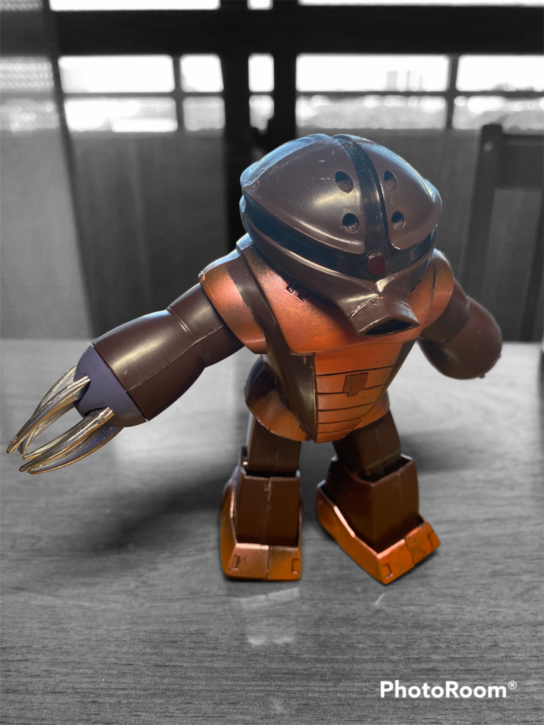 くちばしを上向きに。なんとなくよく動物園で見るレッサーパンダに雰囲気似てます。