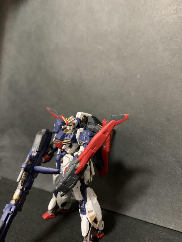 左手はホントはランチャー支えるはずだったんですが自立出来なくなってしまったんで中途半端に所在ない感じになりました