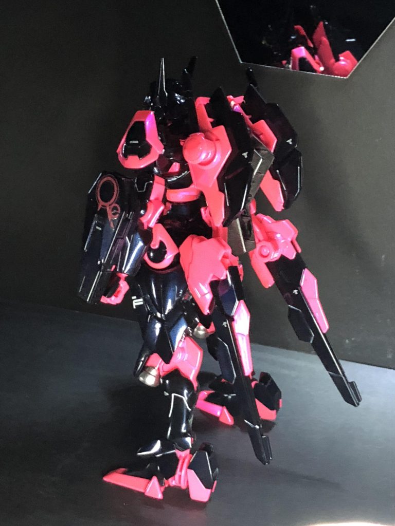 ビットオンフォームだとシールドの中心は腰にマウントしますが、腕に付けていてもカッコイイので残したままに。