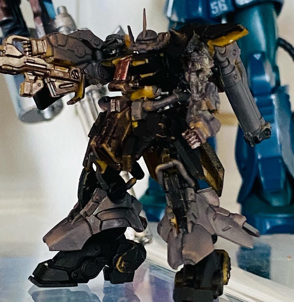 とにかく細かい!パーツ無くさないよう気を使います。