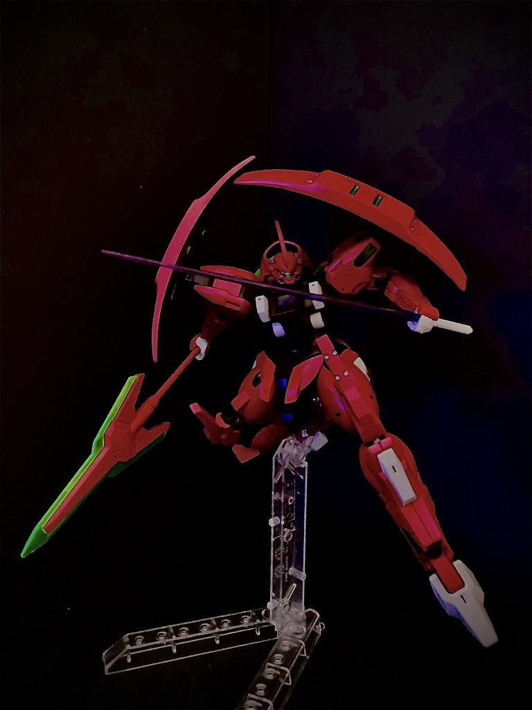 100均のUVライト当てたのですが、光量が足りない様で、蛍光部の光り方がイマイチでした。が、表面処理と塗装だけでここまでカッコ良くなるとは思いませんでした。ほんとに出来のいいキットですね。