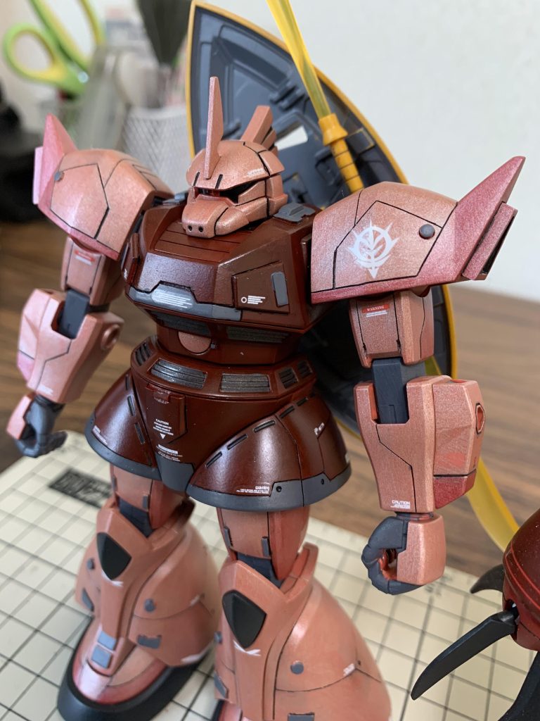 パネル割りを増やして、色数を増やしました。しつこくない程度にディテールを足したつもりです。