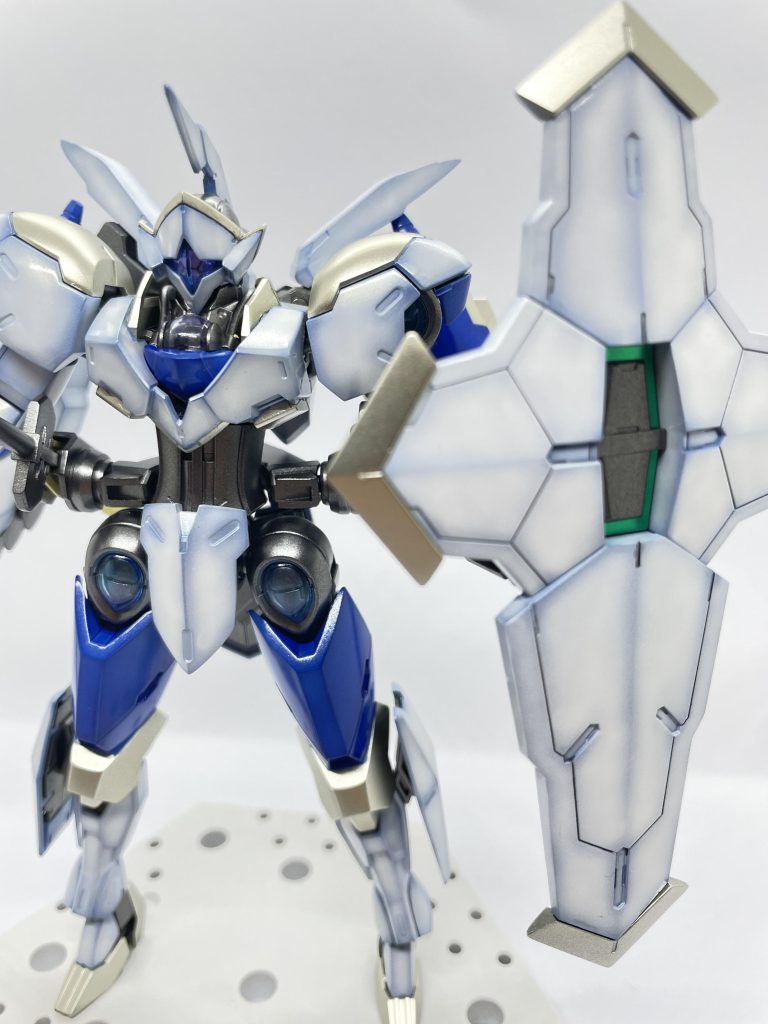 アクセント色として、最近発売されたガイアのシャンパンゴールドを使ってみましたが、なかなか雰囲気に合っている色味で良かったです。