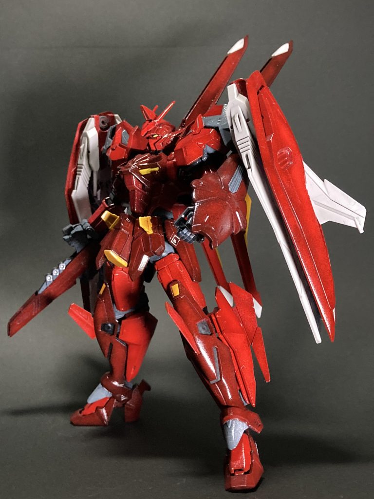 さすがプレバンと言わんばかりの美しいリデザインですが、背負い物とスラスターがデカいので特に関節部を大切に作らないといけない感じがしました💦足首周りは可動域が案外狭く、自立はかなり難しいですし、肩も大きくてカッコイイですが、背負い物と干渉してしまいます。美しい分だけ難しさもあるという事でしょうか。眺めて楽しみます♨️( * ◜ω◝ )相当イケメン