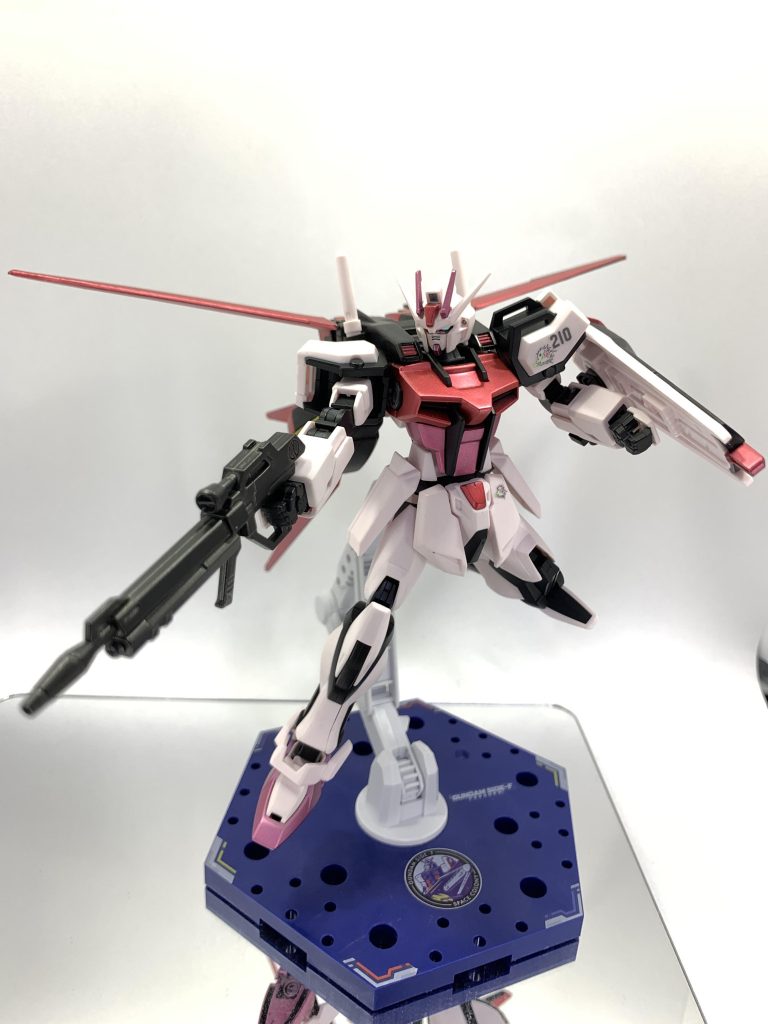 ストライクは今回は薄いピンク部分はそのまま塗装せずに成型色で仕上げてます。(この色の色調めんどくさかった)