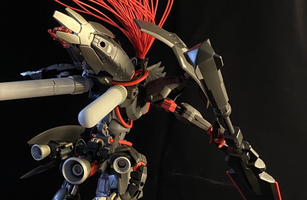 バックパック:プロペラントタンクを増設。これに伴いイーシュバラの接続位置を変更。