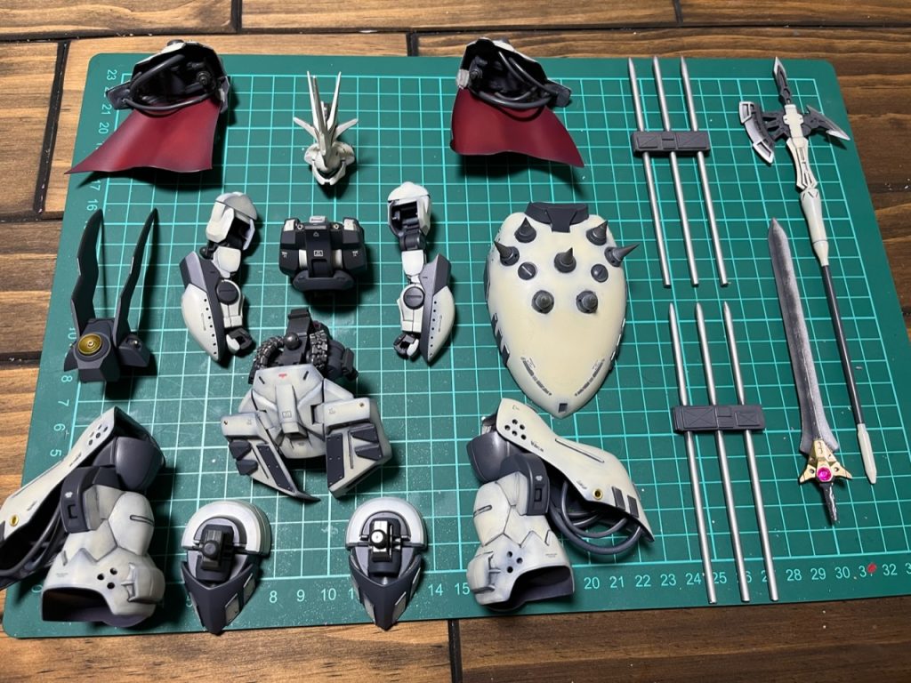 忘れずに分離時の写真も撮りました。しかしパテで固めた部分が多く、カッコ良く分割できません…