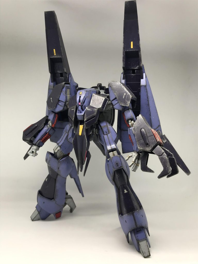 エッジ部分のチッピングがスポンジでポンポンと叩きつけるのではなく、時短の為スポンジでなぞって色をのせてるだけの部分が目立ちます