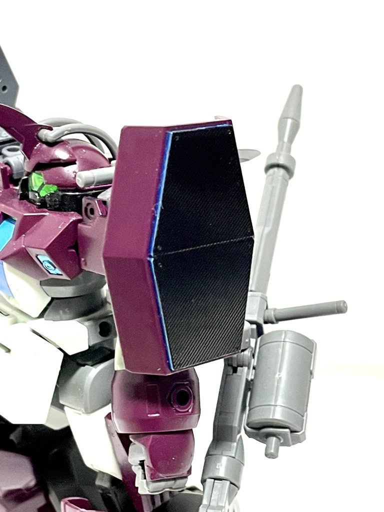 【虎の子『対ビームシールド×2基』】ある日、人気の無い一室で、モグローに窓越しに語りかけてくる声があった。『今度、産業廃棄区に決闘場の古い防護壁が廃棄される。それの幾つかが持ち去られたとしても、僕は一切関知しない』そしてそれらを回収して、グラフィック系をオミットして造られた物が、今のモグローらのサークルの虎の子「対ビームシールド」である。なにしろ古くなっても元・決闘場の壁。これで決闘でビームの餌食になる事は無くなる。と、思っていた。