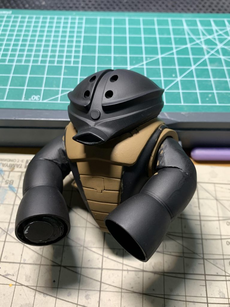 今回の塗装は雰囲気を出す為にアクリル絵の具で筆塗りしました。アクリル筆塗りは綺麗に塗るのが難しいイメージでしたが、薄く二度塗りすればムラが全く目立たず綺麗に塗ることができました。