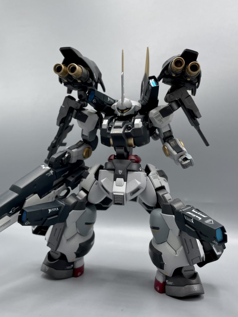 GNキャノンはもちろん稼働し、砲撃態勢で構えることができます！