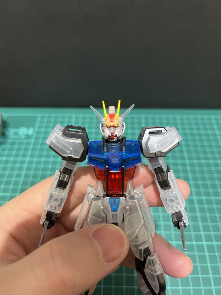 マスクが透けて顔が赤面しないようにマスクしたの赤パーツにはシルバー塗装してます。