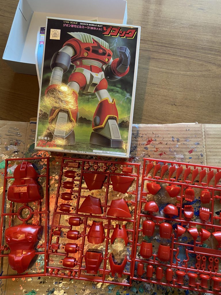 ランナーは3枚のみですが細かいパーツほんとに多いです。