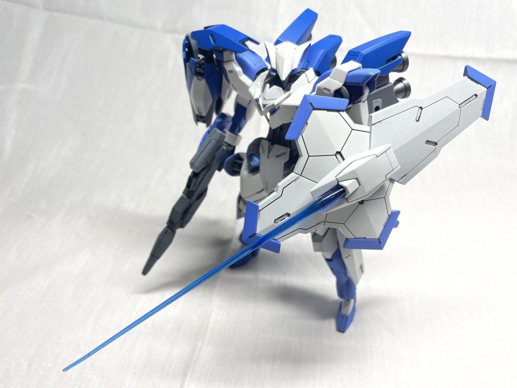 ノンキネティックシールドからはビームサーベルを発生させることが可能