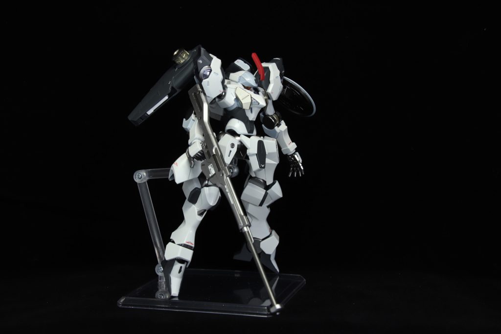 非公式だかガンドアームの技術を使用して、テストパイロットを病院送りにした為、危険とみなされ一時的に封印される