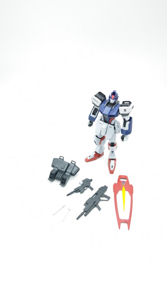 装備はM703 57mmビームライフル、ES01 ビームサーベル、対ビームシールド、パラシュートパックに加え、ダガーLの余剰パーツからビームカービンとビームサーベルがもう1本付属します。