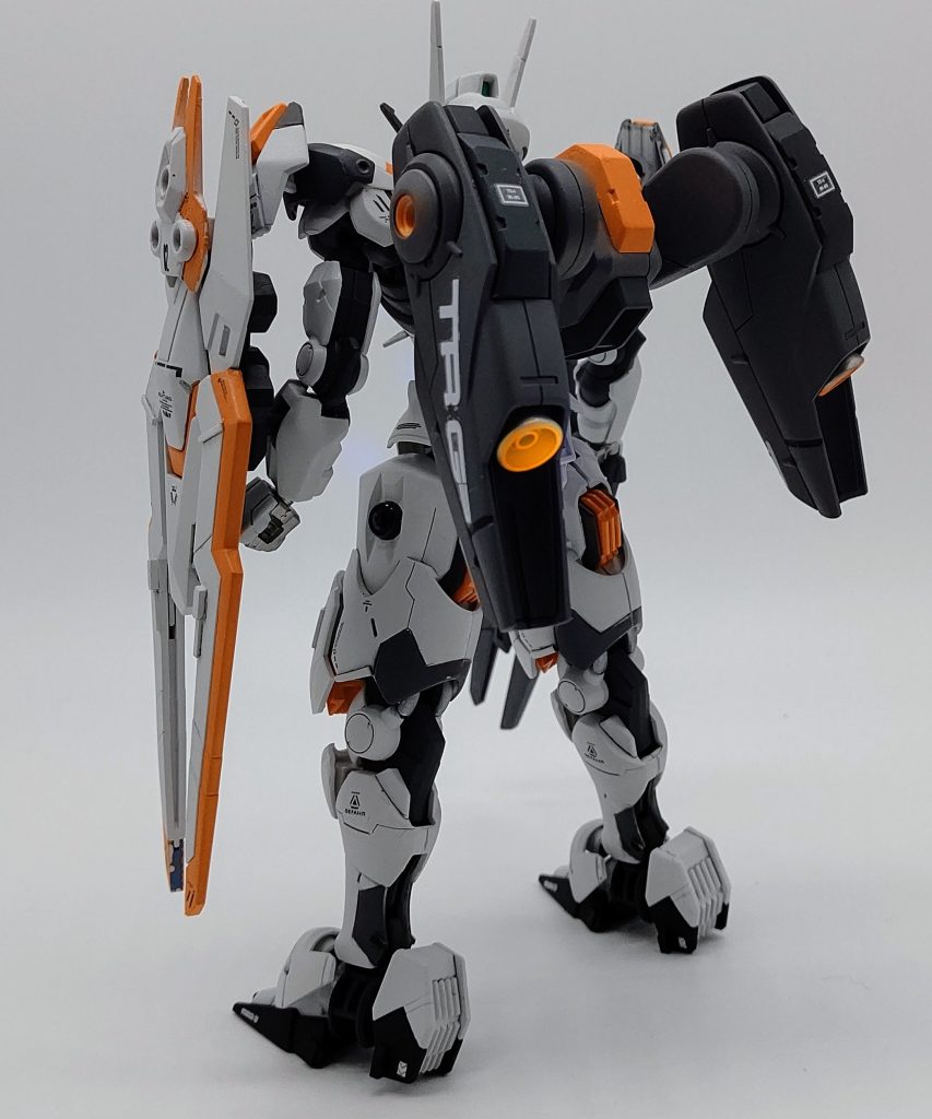 バックショット!!バーニヤ内部は蛍光オレンジを使いました。フライトユニットはけっこう重量があるので自立が安定しません。