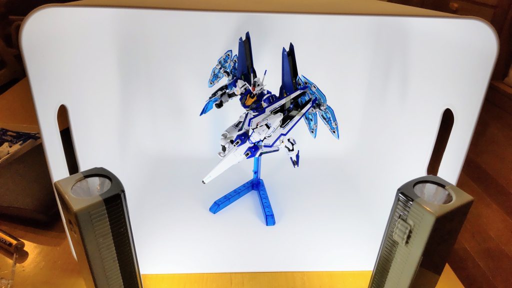 新撮影ブースにダイソーの収納ケースを採用しました。継ぎ目や透けが無くサイズ感もちょうどいいです。