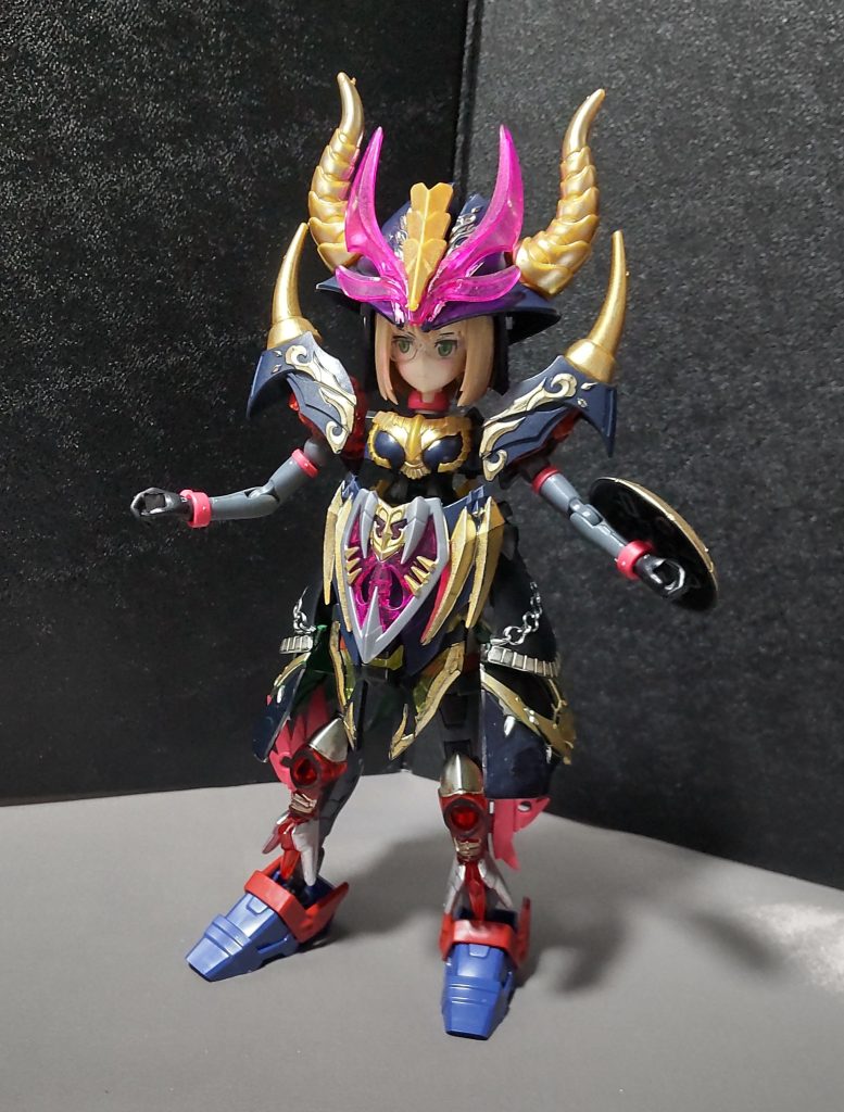 後は肩パーツと腕パーツを付けたら、完成です。この方法なら、他のSDガンプラの交換も容易にできるので、バリエーションが増やせます。