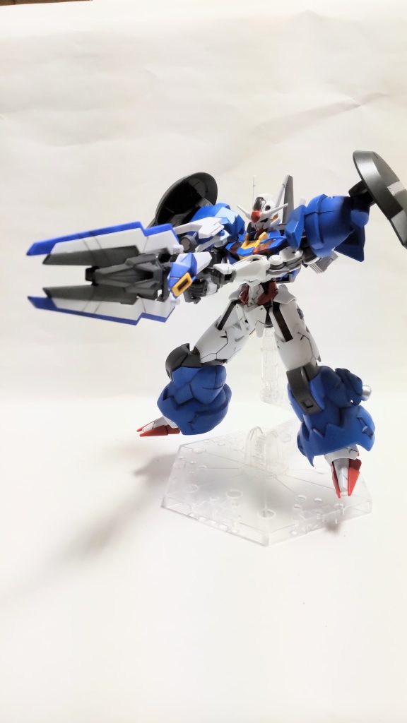 プロトガンビットライフル本機のもう１つの特徴がこのプロトガンビットライフルである。改修型に装備されているガンビットライフルの試作型。強化型ビームライフルに全てのガンビットを取り付けて威力の向上を図る目的で作製された。ただ、反動が強すぎるためにそれを抑える増加装甲が必要なのと、数発撃っただけでビームライフルが自壊してしまうので、実用化には至っていない。