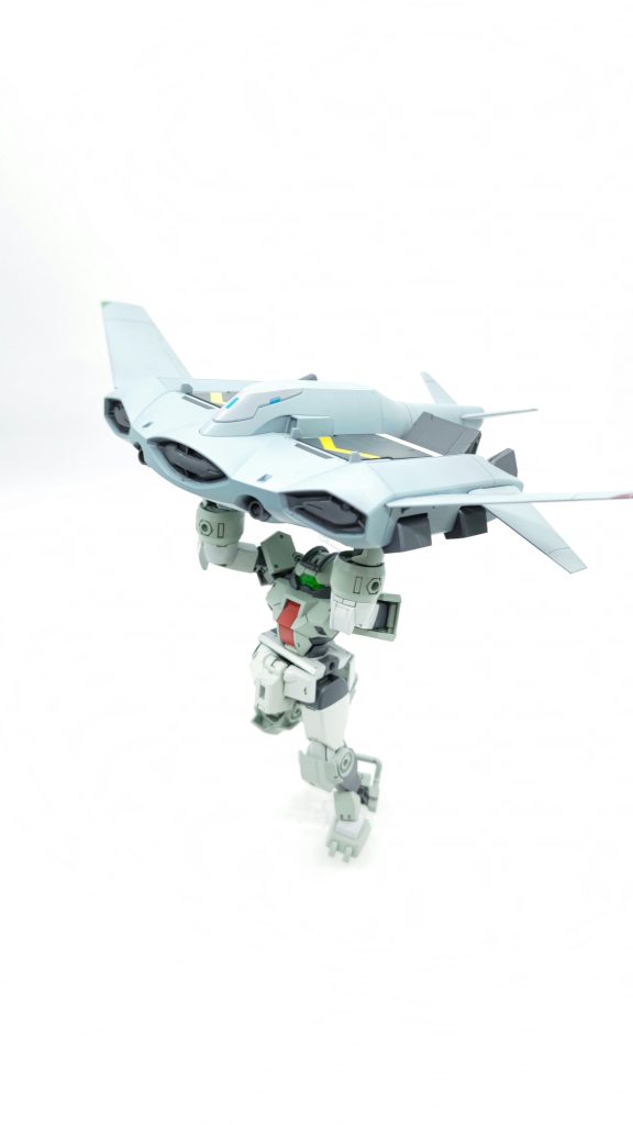 機体下部、ここにぶら下がって輸送できるが…ぶら下がるまではどうやっているんだろ？