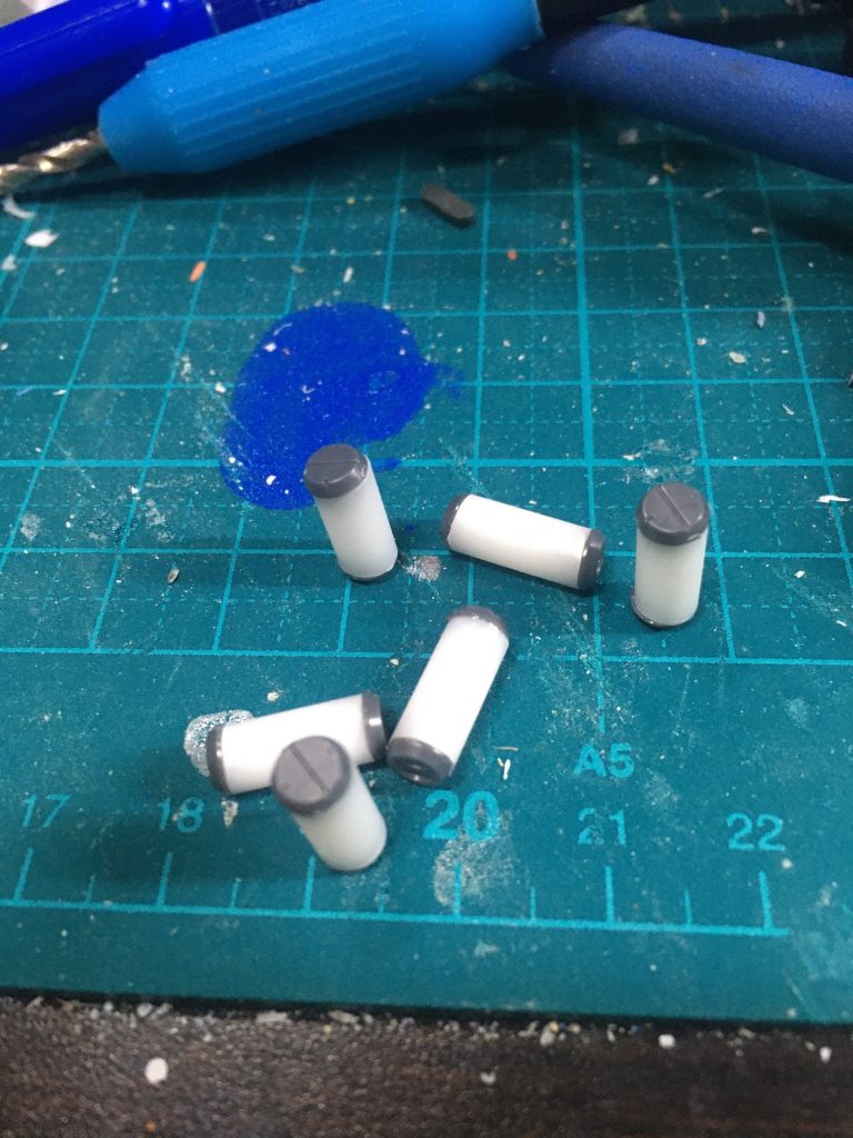 グレネードはコトブキヤのディテールカバーとプラパイプの組み合わせ