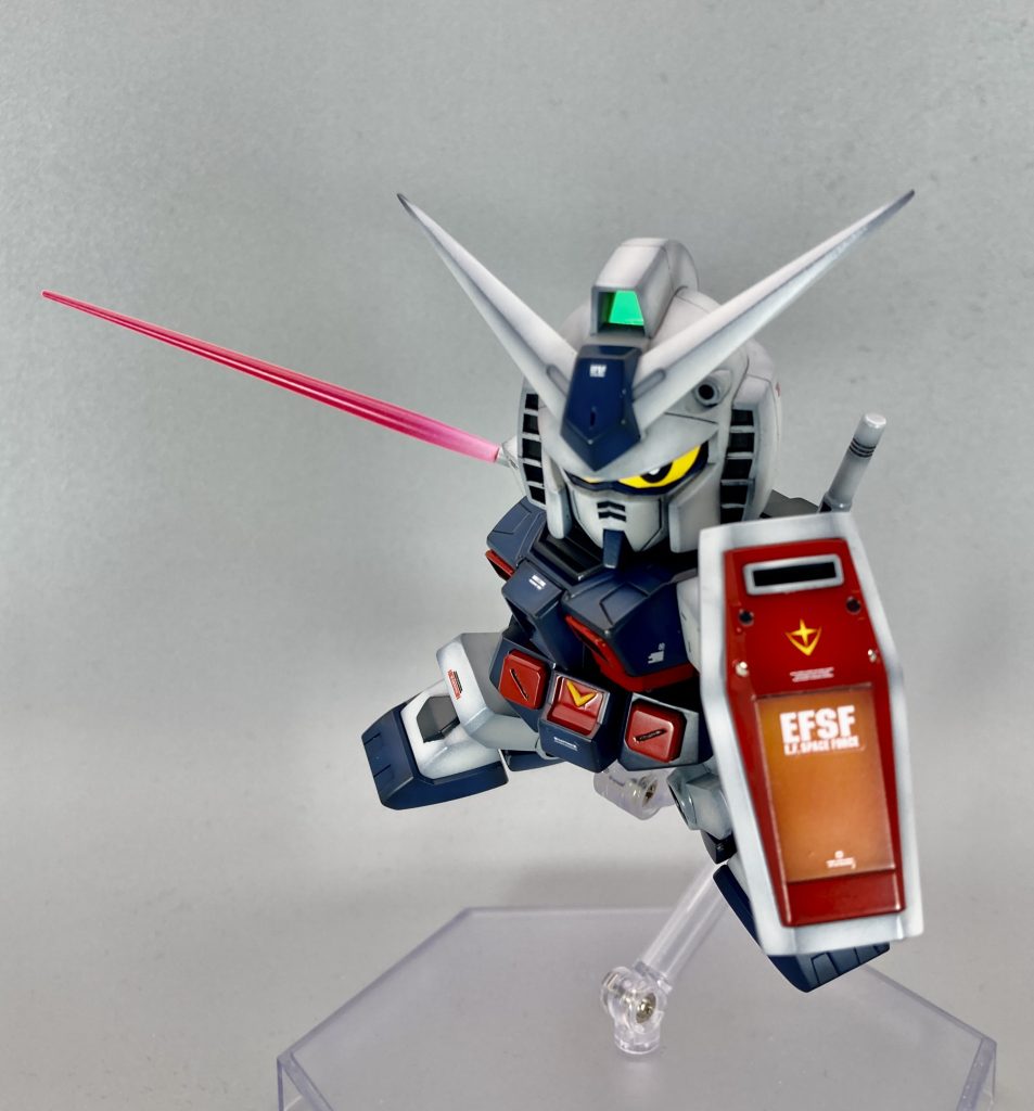 ■ 改修ポイント パーフェクトガンダム装備- 胴体部  - マイナスモールド追加  - スジボリ追加- 腰部 フロントアーマー  - 丸モールド追加- 脚部  - 合わせ目消し  - サイドスラスターを四角形スラスターのパーツに差し替え  - ブーツ底の肉抜きをプラ板で塞ぐ- ダブルビームガン  - 肉抜きをハーフパイプで塞ぐ  - 銃口を別パーツに差し替え、メタルパイプを埋め込み- シールド  - 連邦マークを削って平坦に  - 赤・オレンジに分割するラインをスジボリ  - メタルモールド追加  - ロケットランチャー接続用ネオジム磁石追加- ロケットランチャー  - HG アストレアタイプFのハンドミサイルを拝借  - ハンドミサイルのサイズが大きすぎるので縮小  - シールド接続用ネオジム磁石追加- ショルダーキャノン  - 合わせ目消し  - 銃口内部にバーニアパーツを埋め込み- バックパック  - 右側のセンセー部をミサイルポッドに変更(HGUCザクⅡf2から拝借)  - 上部にスラスター&アームジョイント部を追加(HGソードインパルスのバックパックを加工)  - アームにシールド2枚を装備(シールドはHGすーぱーふみなから拝借)