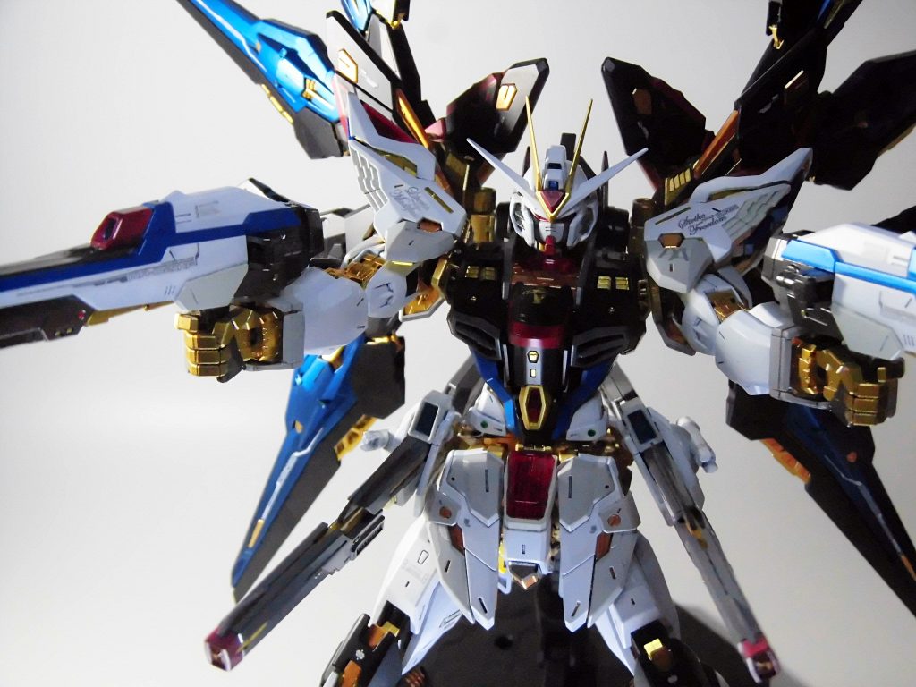 ブラックはフィニッシャーズのカーボンブラックマットで塗装し、単調な黒にならないようにしています