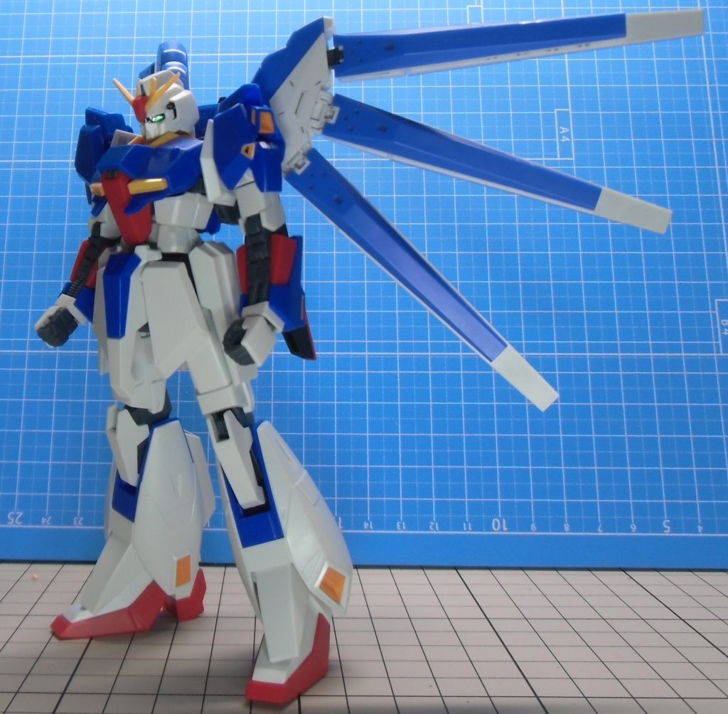 ウェーブライダー部分はボテっとして好みでは無いので、放置していたHGのHi-νガンダムのファンネルを付けたらピッタリはまりました。