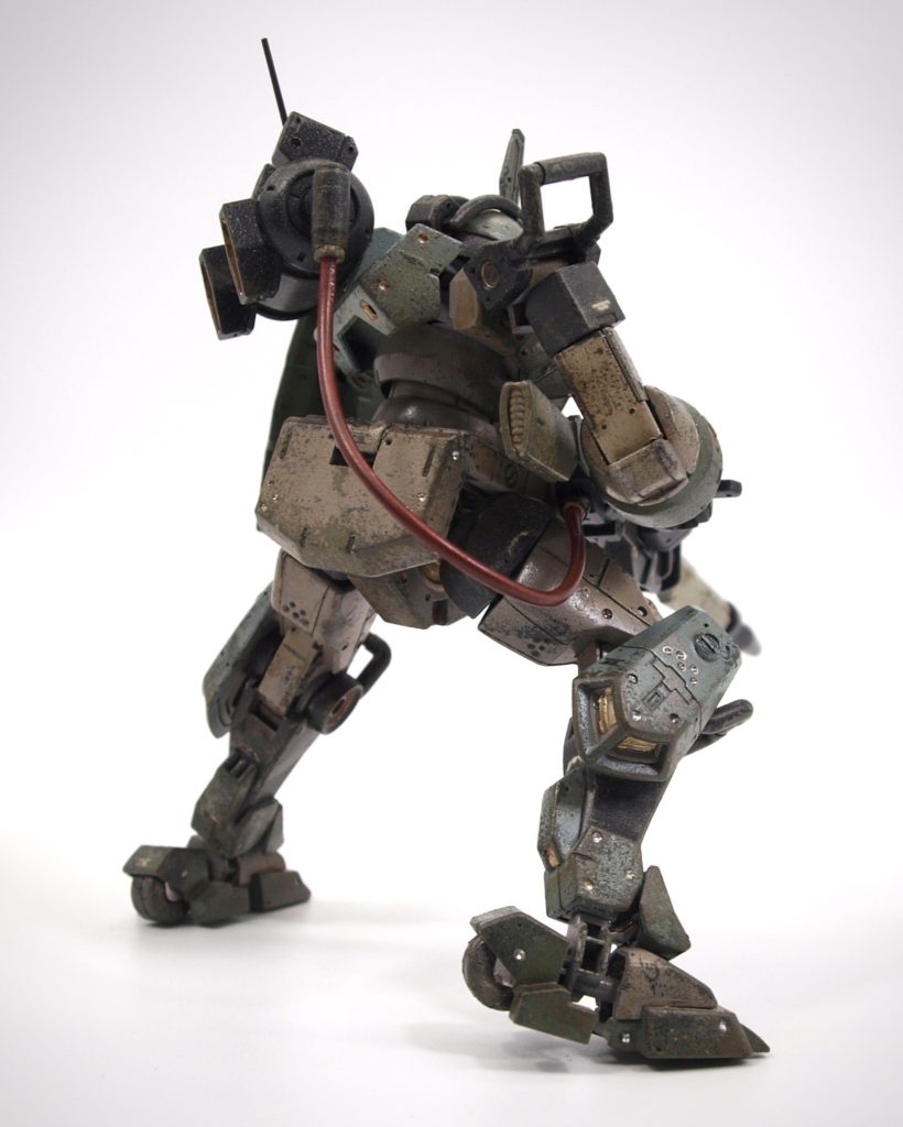 リード線は赤で塗装しています