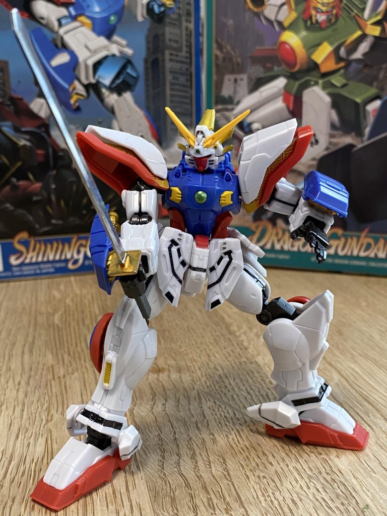ただ、RGゴッドガンダムに持たせたRGアストレイレッドフレームのガーベラストレートと比べると、どうしてもディテールが・・・汗 この写真からは分かりにくいかもしれませんが、長さも少し物足りないので、思ってたほど映えませんでした。これは今後の課題ですね(笑)