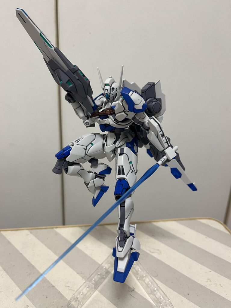このブルーのサーベルパーツ綺麗で好き! 水色よりも濃いブルーの成形は珍しいですよね。