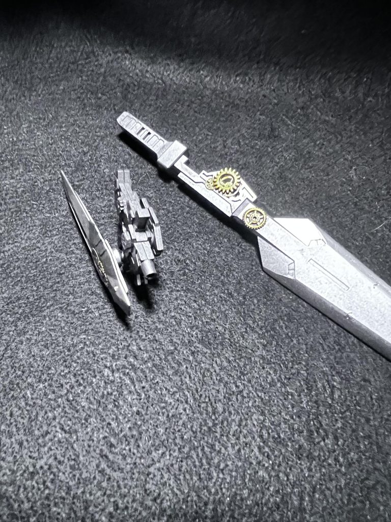 ブレードランスはブレード部をパージすると取り回ししやすいサブマシンガンになります。