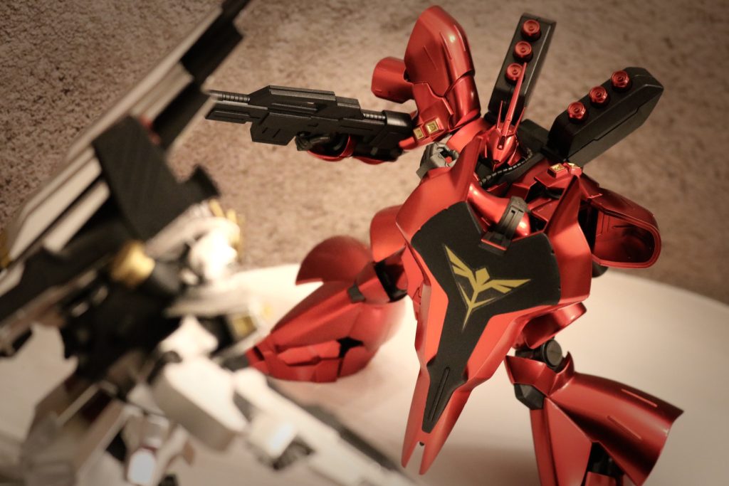 こーんな戦闘してるっぽい写真もたくさん撮りたかったので長く楽しめそうです!!Twitterに載せて満足してましたが、2体並んだのが嬉しいのでやっぱりガンスタにも投稿しました😌------次はユニコーンガンダム作ってます!今回はデカールに挑戦中👀肩凝るけどたのしーーー!!!それではまた〜