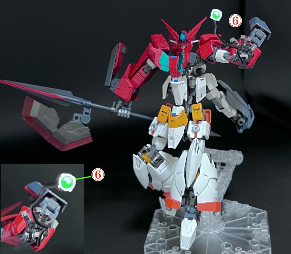 ⑥アンカーランチャー(ワイヤー部品取り付け)本体の左右掌に内蔵されている特殊装備。攻撃や拘束など様々な使い方が可能。