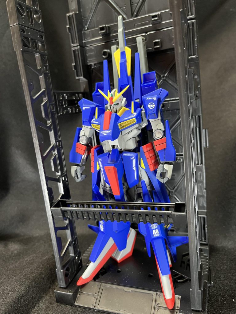 格納庫。ZⅡで気に入っているのは、スリムな足先です。