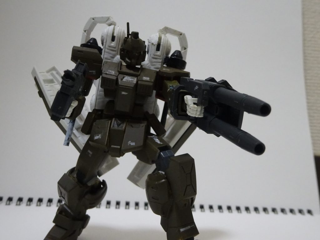 前線で火力を出す役。わかりにくいですがバックパックにシュツルムファウストも付いていて、ビーム、実弾両方を使用できます。言い忘れてましたが脚は陸ガンの脚にパワードジムの装甲を付けてます。