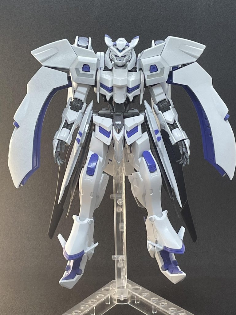 300年前の「厄祭戦」と呼ばれる大戦で運用された72機のガンダム・フレーム採用機の内の一機。エイハブ粒子の高度なコントロールによる武装の超強化及び代償としての劣化促進という「消費」の機体特性をもっている。