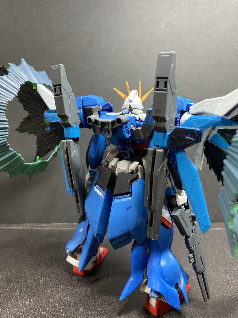 変更されたのはカラーのみではなく、背面のバックパックに新規にジョイントが増設された。