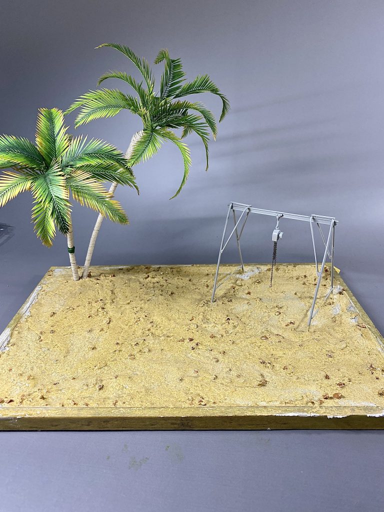 ベースは100均のフォトフレームと紙粘土、コルクの粒とタミヤのテクスチャーペイント。ヤシの木は紙創りの葉っぱとプラ棒にタコ糸を巻いたもの。