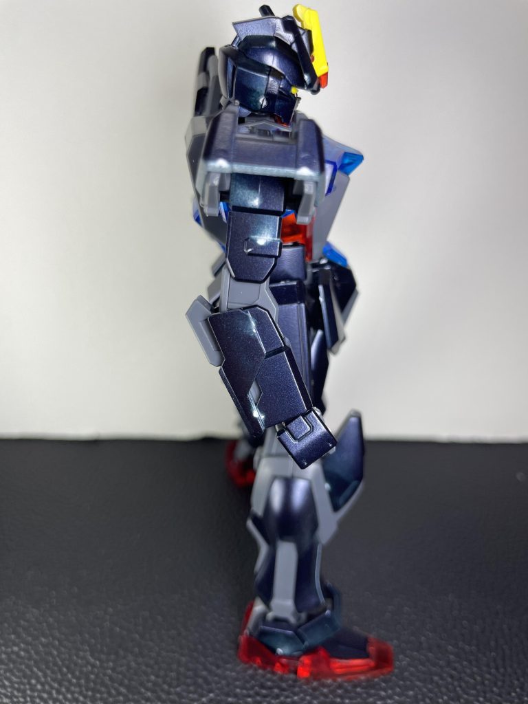 タッチゲートなのでポキポキやりました。子供には優しい作りですね。クリアパーツは硬いので折れるんじゃね?ってめちゃ思いました。ゲート部色つかないですけどこれはどうする感じですかね。わからん笑