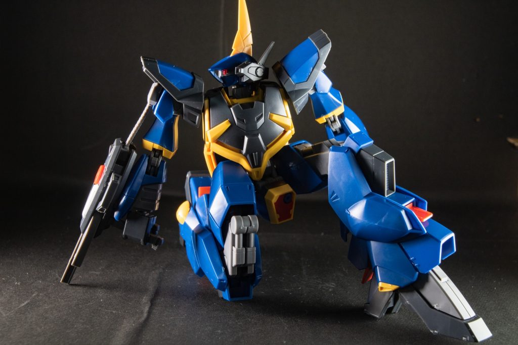 足の可動域は中々。きっちりとした膝突きではないけどポージングとしては十分