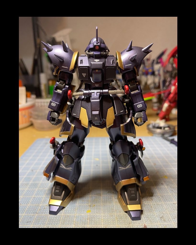 デカール、胴回りの動力パイプをメッシュに変更しました。またゴールドはとても目立った感じがしたのでクリアーブラックを吹き付けてトーンを落としました。この様な感じで完成しました。