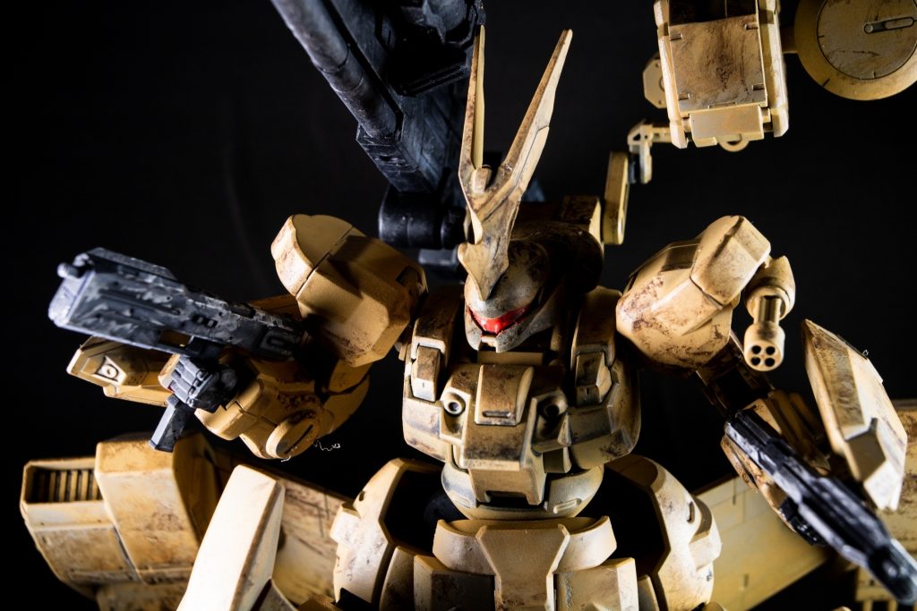 全体的にサンドカラーにまとめられている。これは地上戦を考慮に入れた結果だろう。地上は荒廃しつつあるので砂漠化が進んでいると予想され、サンドカラーがトータル的に明細効果が得られやすいとの見解だ。